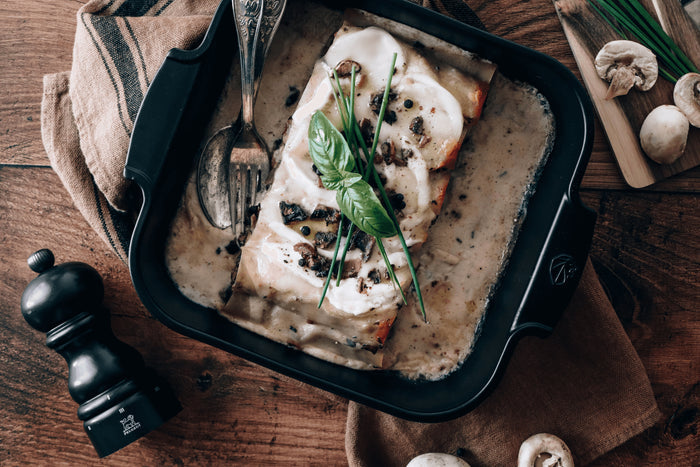Plat four carré Peugeot Appolia en céramique noir satin 29,5x29,5x7,5cm