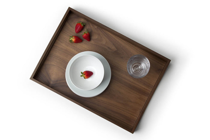 Plateau de service rectangulaire avec poignées Continenta en bois de noyer 49x35x6,3cm