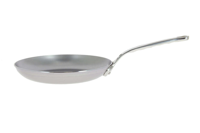 Poêle à omelette De Buyer Mineral B Pro 24cm en acier et poignée en fonte d'inox