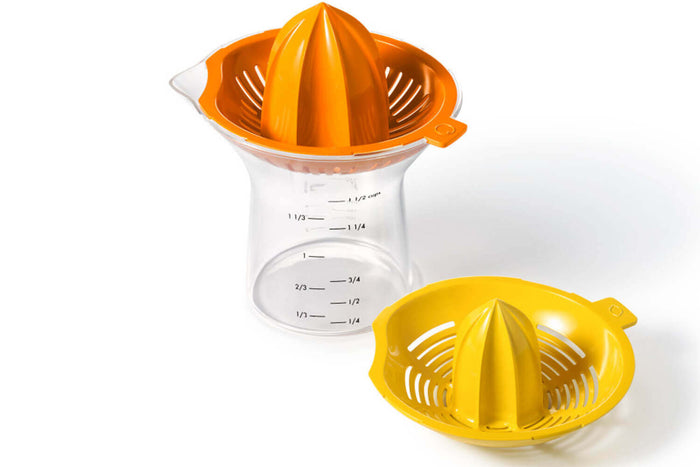 Presse agrumes OXO citron et orange avec récipient doseur