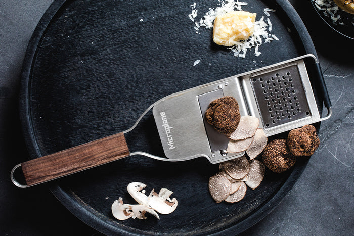 Râpe à truffe 2-en-1 Microplane Master manche en noyer