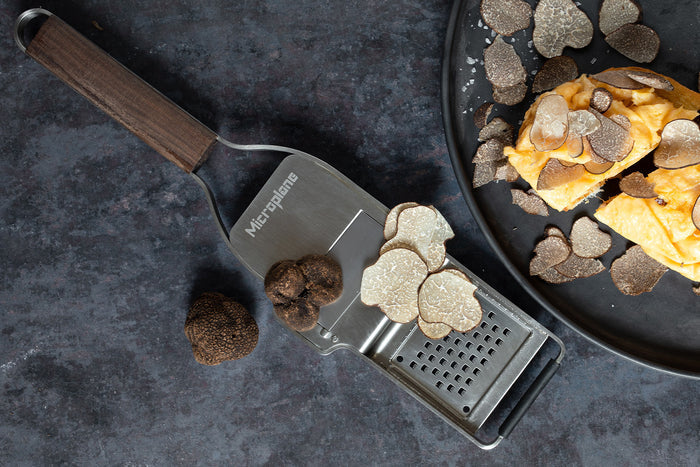 Râpe à truffe 2-en-1 Microplane Master manche en noyer