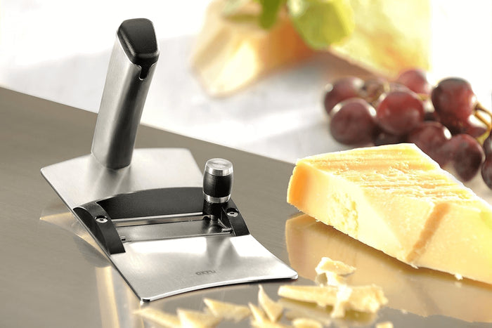Râpe de fin gourmet Gefu Tartufolo en acier inoxydable