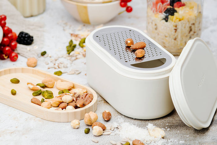 Râpe Microplane 3-en-1 blanche avec boîte de conservation et double couvercle