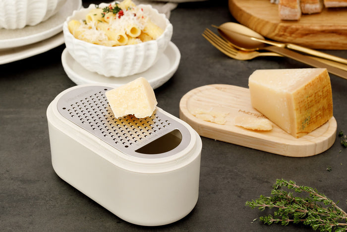 Râpe Microplane 3-en-1 blanche avec boîte de conservation et double couvercle