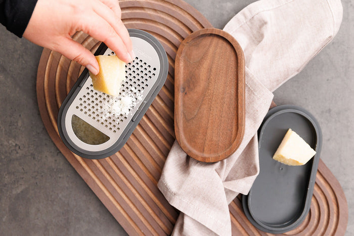 Râpe Microplane 3-en-1 noire avec boîte de conservation et double couvercle