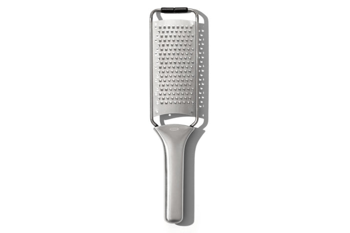 Râpe moyenne OXO Steel en acier inoxydable avec étui de protection