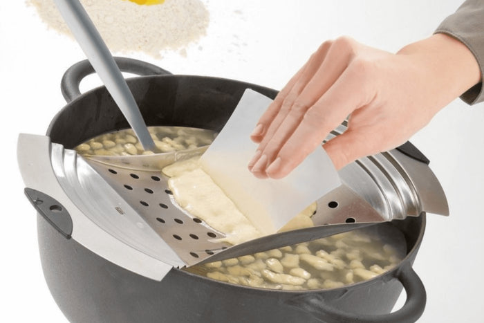 Râpe spaetzle Gefu Ergo en acier inoxydable + racloir en polymère