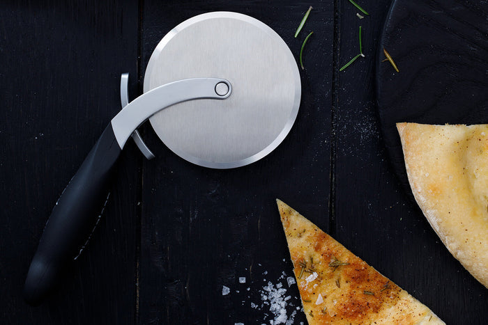 Roulette à pizza Microplane à double tranchant avec pique-pâte amovible