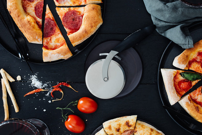 Roulette à pizza Microplane à double tranchant avec pique-pâte amovible