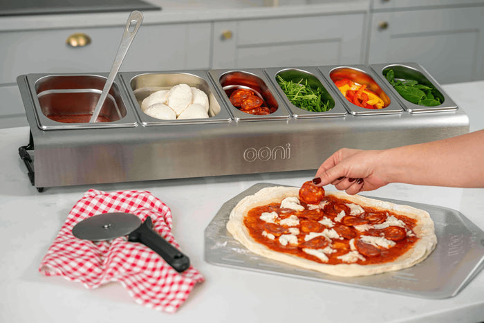 Saladette Ooni inox + 6 bacs à garnitures pour pizzas avec couvercles