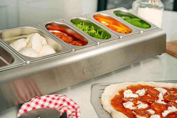 Saladette Ooni inox + 6 bacs à garnitures pour pizzas avec couvercles