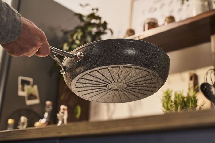 Sauteuse antiadhésive Ballarini Salina 28cm et couvercle en verre