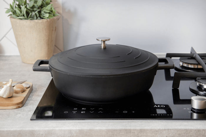 Sauteuse ronde MasterClass compatible induction en fonte d'aluminium noir 4L
