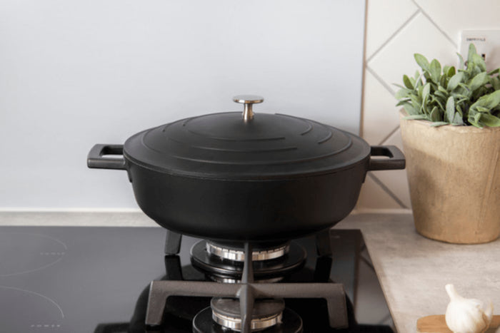 Sauteuse ronde MasterClass compatible induction en fonte d'aluminium noir 4L