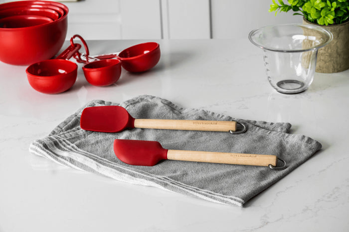 Set de 2 spatules Kitchen Aid en bois de bouleau et silicone rouge