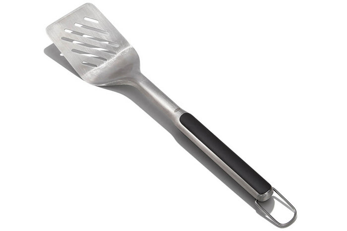 Set de 2 ustensiles pour barbecue OXO - Spatule et pince