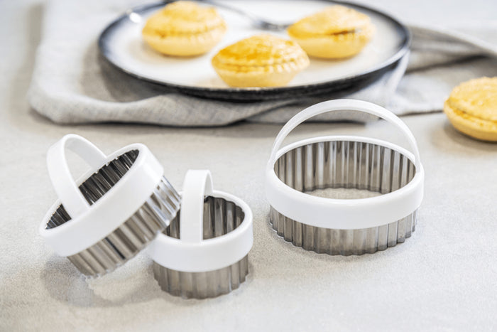 Set de 3 emporte-pièces cannelés KitchenCraft en inox avec poignées