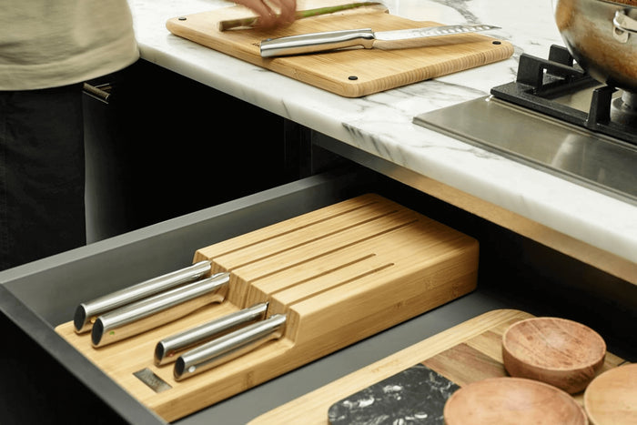 Set de 5 couteaux Joseph Joseph Elevate Steel Knives Bamboo Store + plateau en bambou