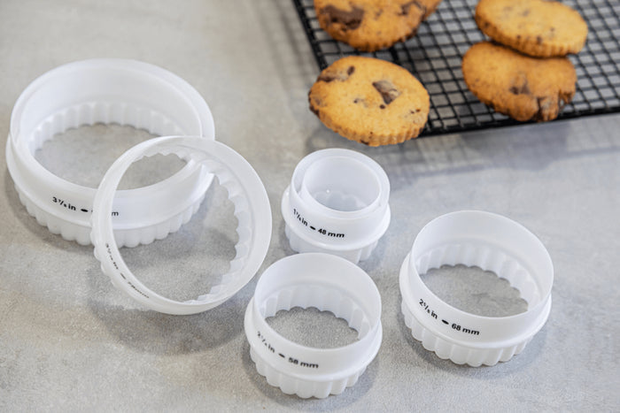 Set de 7 emporte-pièces KitchenCraft à double tranchant en polymère blanc