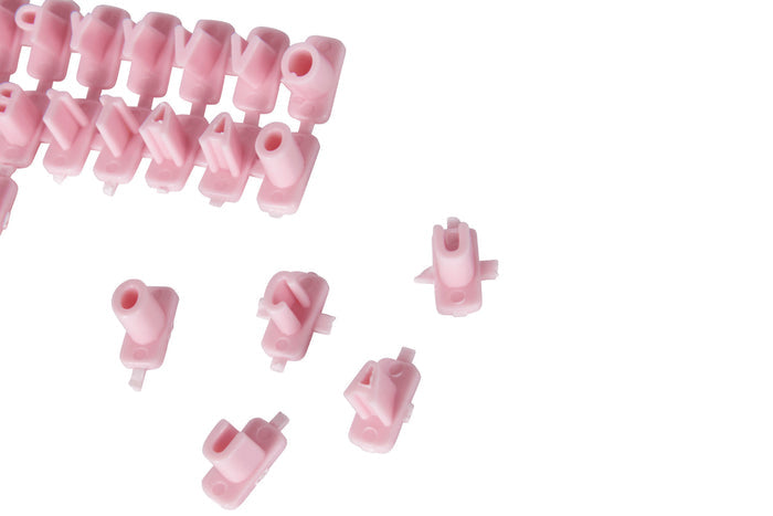Set de 73 emporte-pièces KitchenCraft chiffres et lettres en polymère rose