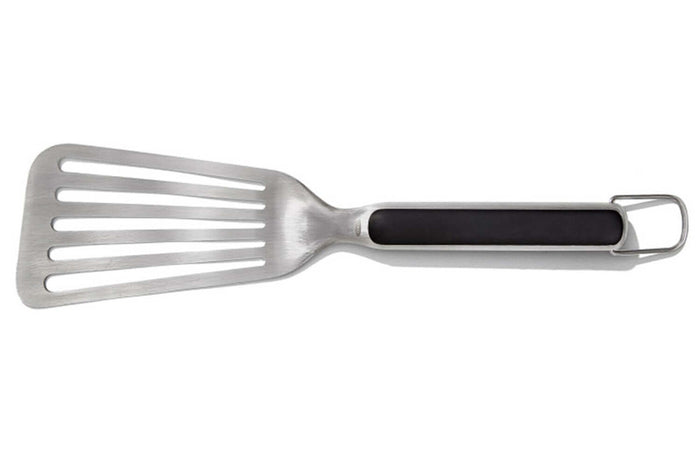 Spatule ajourée flexible OXO 37cm spéciale barbecue