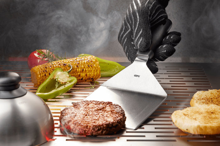 Spatule coudée retourneur de barbecue XXL Gefu en acier inoxydable