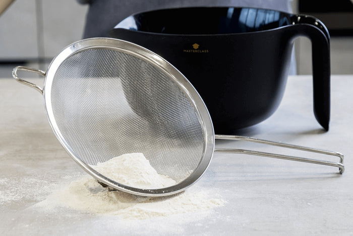 Tamis rond MasterClass à mailles fines en acier inoxydable 18cm