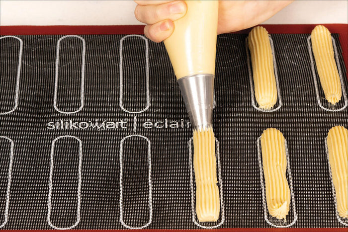 Tapis de cuisson Silikomart éclair et choux en silicone professionnel et fibres de verre micro-perforées 30x40cm