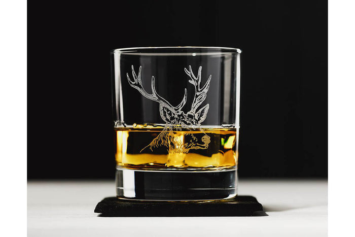 Verre à whisky avec dessous de verre Selbrae House - Motif cerf
