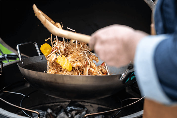 Wok en acier au carbone pour Big Green Egg Large et XLarge 40cm + spatule en bambou