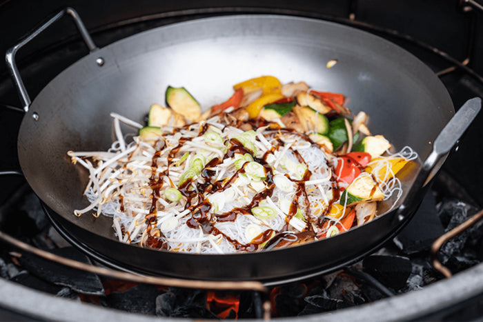 Wok en acier au carbone pour Big Green Egg Large et XLarge 40cm + spatule en bambou